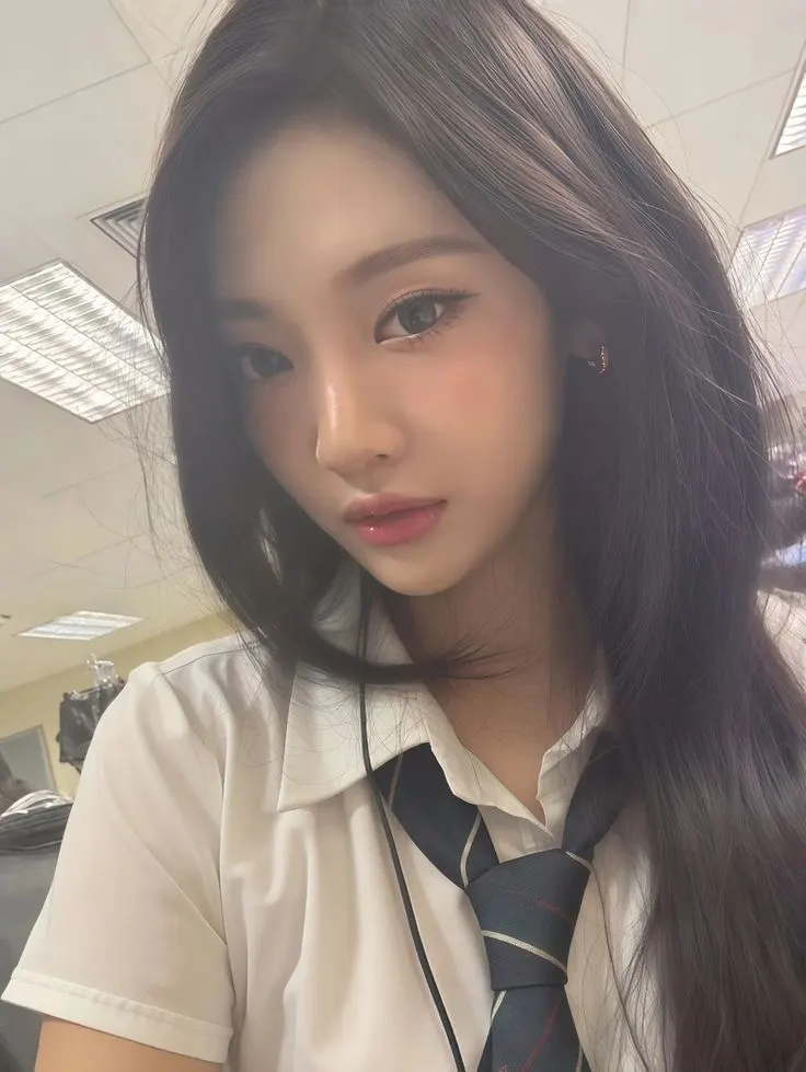 200 Short Selfie Captions for Instagram You Can Copy Today